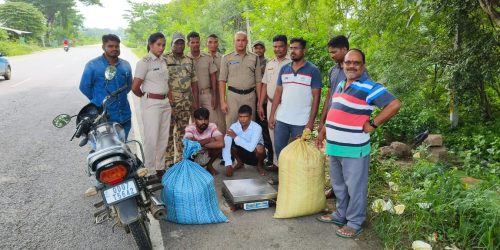 ବାଇକରେ ଗଞ୍ଜେଇ ଚୋରାଚାଲାଣ ବେଳେ ୨ ଯୁବକଙ୍କୁ ଧରିଲା ପୋଲିସ ; ୪୩ କେଜିରୁ ଉର୍ଦ୍ଧ୍ବ ଗଞ୍ଜେଇ ଜବତ