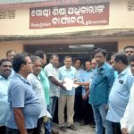 Read more about the article ମିଳିତ ଶିକ୍ଷକ ସଂଘ ପକ୍ଷରୁ ମୁଖ୍ୟମନ୍ତ୍ରୀଙ୍କ ଉଦ୍ଦେଶ୍ୟରେ ବିଇଓଙ୍କୁ ଦାବିପତ୍ର ପ୍ରଦାନ