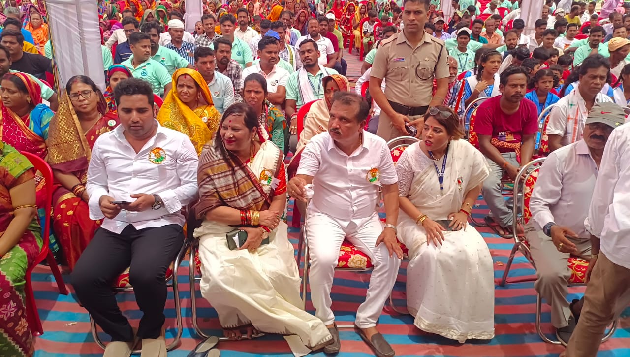 You are currently viewing ହରଙ୍କ ନେତୃତ୍ବରେ ବିଶାଳ ତ୍ରିରଙ୍ଗା ବାଇକ୍ ରାଲି,ଦେଶ ମାତୃକାର ବନ୍ଦନା ସହ କବିସୂର୍ଯ୍ୟନଗରରେ ସାଧାରଣ ସଭା