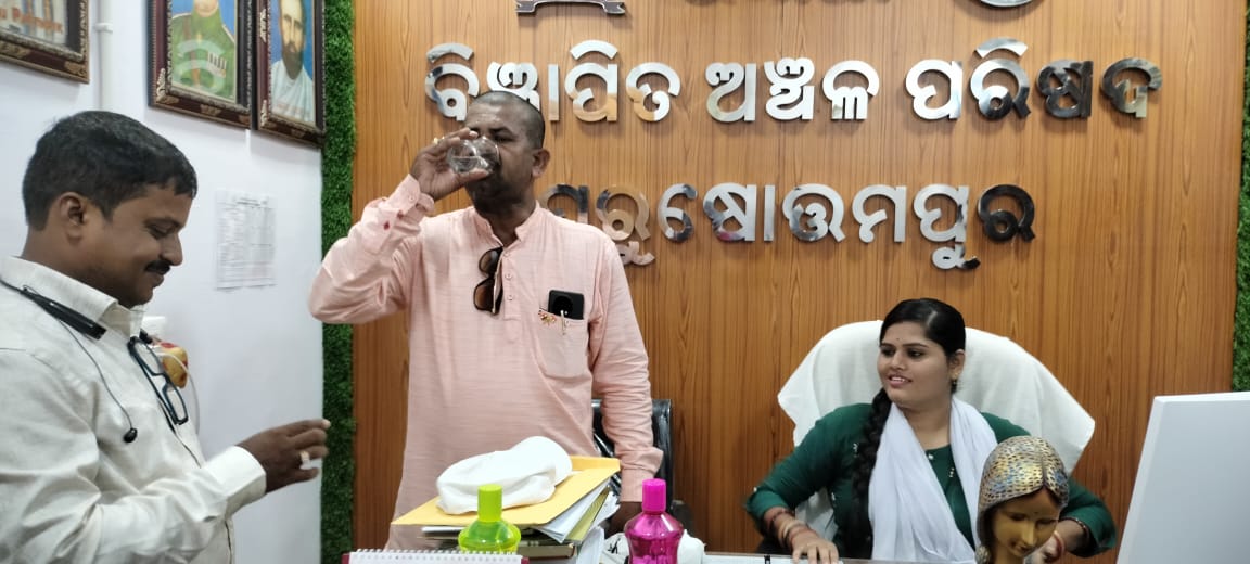 You are currently viewing ପୁରୁଷୋତ୍ତମପୁର ଏନଏସି ଫାଇଲେରିଆ ନିରାକରଣ ପାଇଁ ଘର ଘର ଯାଇ ସାମୁହିକ ଔଷଧ ସେବନ କାର୍ଯ୍ୟକ୍ରମ ଶେଷ ପ୍ରଯ୍ୟାୟରେ