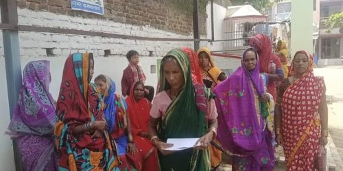 ବର୍ଷବର୍ଷ ଧରି ଗାଁ ରାସ୍ତା ପାଲଟିଛି ମରଣ ଜନ୍ତା ,ଅଭିଯୋଗ ଆଣିଲେ ଗାଁର ସତାଧିକ ମହିଳା