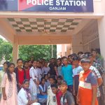 Read more about the article ଶ୍ରୀରାମ ଆଦର୍ଶ ଶିକ୍ଷା ନିକେତନ ଓ ସରସ୍ବତୀ ଶିଶୁମନ୍ଦିର ତରଫରୁ ମେଡିକାଲ ଓ ଵୃଦ୍ଧାଶ୍ରମ ରେ ଖାଦ୍ୟ ଓ ବସ୍ତ୍ର ବଣ୍ଟନ