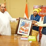 Read more about the article ନବୀନ ନିବାସ ଠାରେ ଜନଜାତି ଭାଷା ସଂସ୍କୃତି ପ୍ରତିଷ୍ଠାନ ପକ୍ଷରୁ ପ୍ରକାଶିତ ସାନ୍ତାଳୀ-ଓଡିଆ-ଇଂରାଜୀ ଶଦ୍ଦକୋଷକୁ ଲୋକାର୍ପଣ କଲେ ମୁଖ୍ୟମନ୍ତ୍ରୀ ।