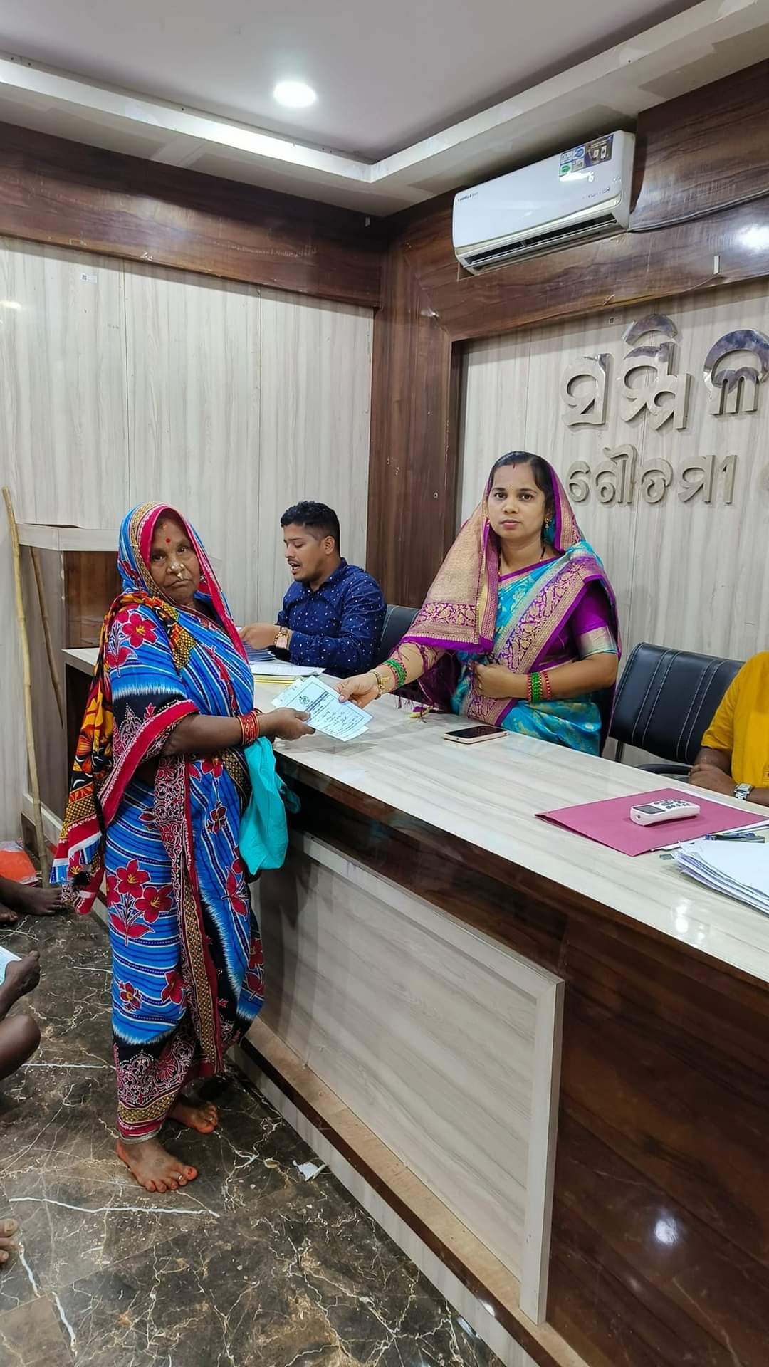 You are currently viewing ଗୌତମୀ ଗ୍ରାମପଞ୍ଚାୟତ ରେ ସରପଞ୍ଚ ଦ୍ୱାରା ନୂତ୍ତନ ଭତା ବଣ୍ଟନ