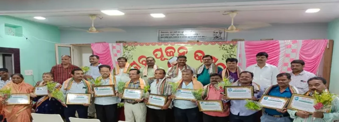 You are currently viewing ଆସିକା ବ୍ଲକରେ ଦୁଇଟି ଶିକ୍ଷକ ସଂଘ ପକ୍ଷରୁ ପୃଥକ ପୃଥକ ଗୁରୁ ଦିବସ ପାଳିତ ।