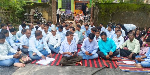 ବେଗୁନିଆପଡ଼ା ବିଇଓ କାର୍ଯ୍ୟାଳୟ ଆଗରେ ପ୍ରାଥମିକ ଶିକ୍ଷକ ସଂଘର ଧାରଣା