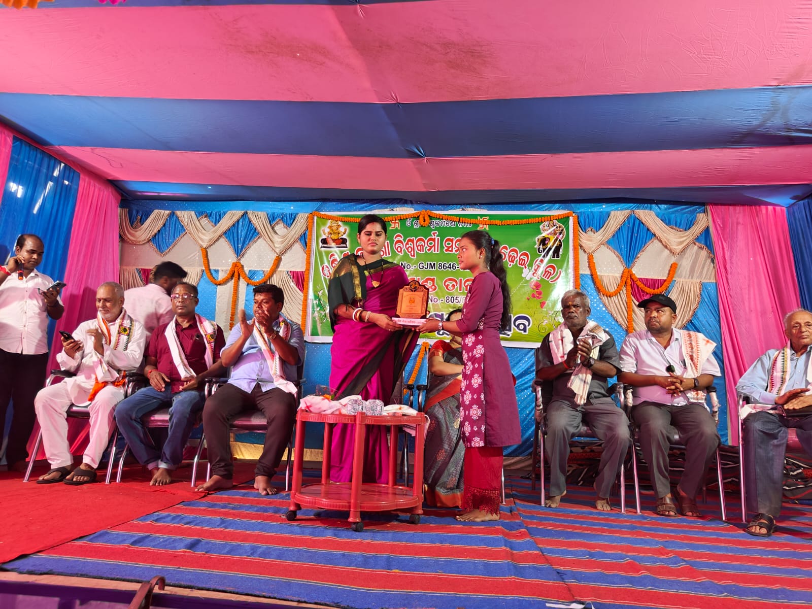 You are currently viewing ବିଶ୍ବକର୍ମା ମହାପ୍ରଭୁଙ୍କ ଜନ୍ମ ଉତ୍ସବ ପୂର୍ବଖଣ୍ଡ 34 ଖଣ୍ଡ ତାଲୁକା ବିଶ୍ବକର୍ମା ସମାଜ ତରଫରୁ ପୂଜାଅର୍ଚ୍ଚନା ଅନୁଷ୍ଠିତ ହୋଇଯାଇଛି