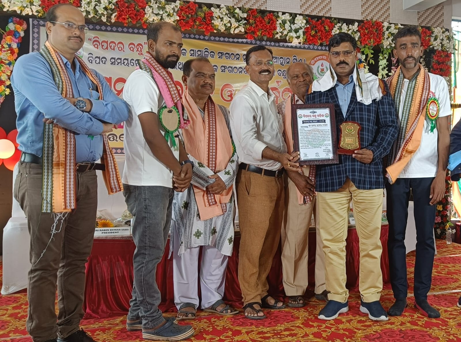 You are currently viewing ବିପଦର ବନ୍ଧୁ ସମ୍ମାନରେ ସମ୍ବଦ୍ଧିର୍ତ ହେଲେ ଶିକ୍ଷକ ପ୍ରସନ୍ନ କୁମାର ନାୟକ