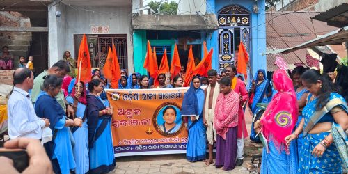 ଆଶାକର୍ମୀ ବିଷ୍ଣୁ ପ୍ରିୟାଙ୍କ ମୃତ୍ୟୁରେ ବାପା ଓ ମା ଛେଉଣ୍ଡ ପିଲାମାନଙ୍କୁ ସରକାରୀ ସାହାଯ୍ୟ ପାଇଁ ଦାବୀ କଲେ :: (ଆଶାକର୍ମୀ ସଙ୍ଘ )