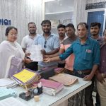 Read more about the article ବେଗୁନିଆପଡା ବ୍ଲକର ମୋ ସେବା କେନ୍ଦ୍ର ପରିଚାଳକଙ୍କ ତରଫରୁ ବିଡ଼ିଓଙ୍କୁ ଦାବିପତ୍ର ପ୍ରଦାନ