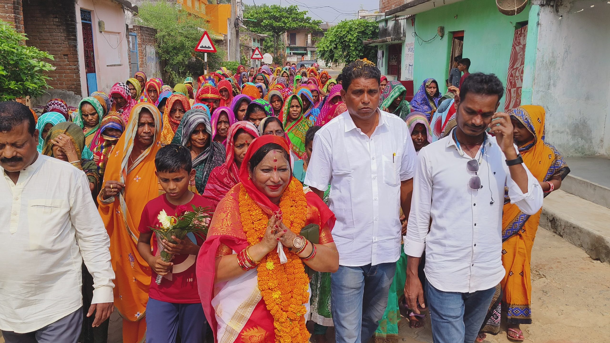 You are currently viewing ଖଜାପଲ୍ଲୀ ଠାରେ ମହିଳା ବିଜେଡ଼ିର ପଦଯାତ୍ରା ଓ ସମ୍ମିଳନୀ, ଯୋଗଦେଲେ ପୂର୍ବତନ କୋଦଳା ଅଧ୍ଯକ୍ଷା