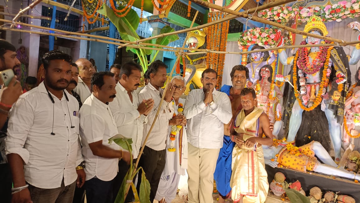 You are currently viewing ସିଦ୍ଧେଶ୍ଵର ଗ୍ରାମରେ ମାଁ ଶ୍ୟାମକାଳୀ ପୂଜା ମହୋତ୍ସବ ଅନୁଷ୍ଟିତ,ଯୋଗଦେଲେ ବରିଷ୍ଟ କଂଗ୍ରେସ ନେତା ସାକା ସୁଜିତ୍ ।