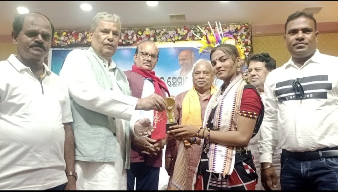 You are currently viewing ଦେଶର ସାମ୍ବିଧାନିକ ଅଧିକାରକୁ ହାସଲ କରିବା ପାଇଁ ରାଜ୍ୟର ସମସ୍ତ ଅଞ୍ଚଳରେ ଜନମତ ସୃଷ୍ଟି କରାଯିବ। ପୂର୍ବତନ କେନ୍ଦ୍ରମନ୍ତ୍ରୀ ଶ୍ରୀକାନ୍ତ ଜେନା