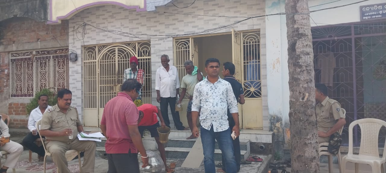 You are currently viewing ସ୍ୱାମୀ କୁ ଛାଡି ପ୍ରେମିକ ସହିତ ଘର ସଂସାର କଲା ସ୍ତ୍ରୀ!