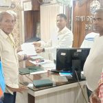 Read more about the article ମରୁଡି ଘୋଷଣା ନେ଼ଇ ଚାଷୀଙ୍କ ତହସିଲଦାର ଙ୍କୁ ଦାବୀ ପତ୍ର ପ୍ରଦାନ