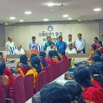 Read more about the article ସାନଖେମୁଣ୍ଡି ଗ୍ରସ୍ତରେ ଉପଜିଲ୍ଲାପାଳ,ତ୍ରୁଟି ଶୂନ୍ୟ ଲିଙ୍ଗଗତ ଭୋଟର ତାଲିକା ପ୍ରସ୍ତୁତ ପାଇଁ ବୁଥ ସ୍ତରୀୟ ଅଧିକାରୀଙ୍କ ସହ ଆଲୋଚନା