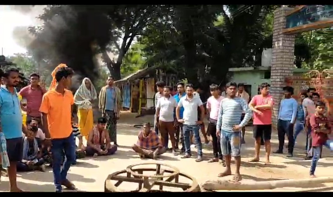 You are currently viewing ଦେହରେ ପେଟ୍ରୋଲ ଢାଳି ଆତ୍ମହତ୍ୟା ଉଦ୍ୟମ,ଗୁରୁତର ଅବସ୍ଥାରେ ମେଡ଼ିକାଲ ସ୍ଥାନାନ୍ତର