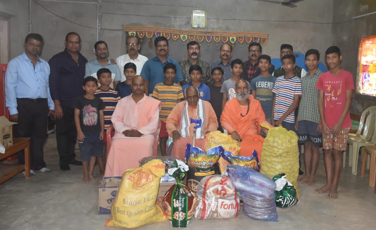 You are currently viewing ଫେସବୁକ ଗ୍ରୁପ “ଆମ ପରିବାର” ପକ୍ଷରୁ ସେବାକାର୍ଯ୍ୟ ।