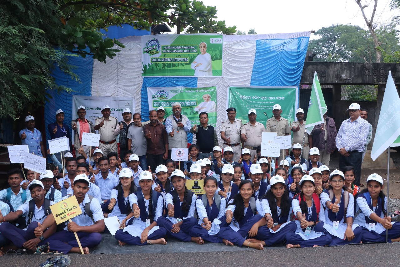 You are currently viewing ଆଂଚଳିକ ବିଜ୍ଞାନ ଉଚ୍ଚ ମାଧ୍ୟମିକ ବିଦ୍ୟାଳୟ ଦ୍ଵାରା “ସଡ଼କ ସୁରକ୍ଷା ସଚେତନତା” କାର୍ଯ୍ୟକ୍ରମ