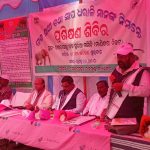 Read more about the article ବୁଗୁଡା ରେଞ୍ଜ ଚାଂଚଡା ପଲ୍ଲୀରେ ଗଜସାଥି ଓ ସର୍ପ ଧରାଳି ତାଲିମ ଶିବିର