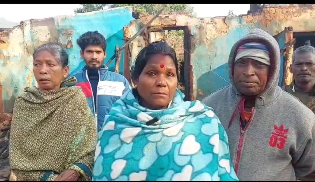 You are currently viewing ବଣିଆ ପଲ୍ଲୀ ରେ ଅଗ୍ନିକାଣ୍ଡ -ପାଞ୍ଚ ବଖରା ପୋଡ଼ି ପାଉଁଶ