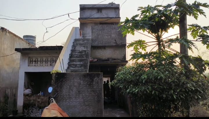 You are currently viewing ଝିଅ ବିବାହ ପାଇଁ ରଖିଥିବା ସୁନା ଓ ଆସବାବ ପତ୍ର ଲୁଟିନେଲା ଡକାୟତ, ପରିବାର ସର୍ବସ୍ୱାନ୍ତ