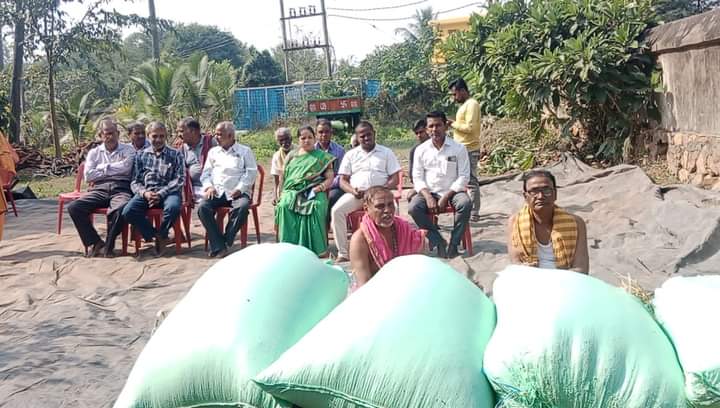 You are currently viewing ଖଲ୍ଲିକୋଟ ବ୍ଲକ ରେ ଖୋଲିଲା ଦୁଇଟି ଧାନ ମଣ୍ଡି | ଧାର୍ଯ୍ୟ ଲକ୍ଷ୍ୟ ପୂରଣ ନେଇ ଆଶଙ୍କା