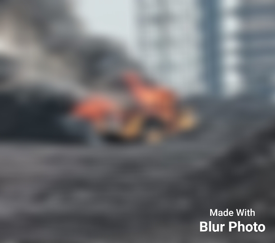 You are currently viewing कोयला खान के बीच धू धू कर जलने लगा लोडर