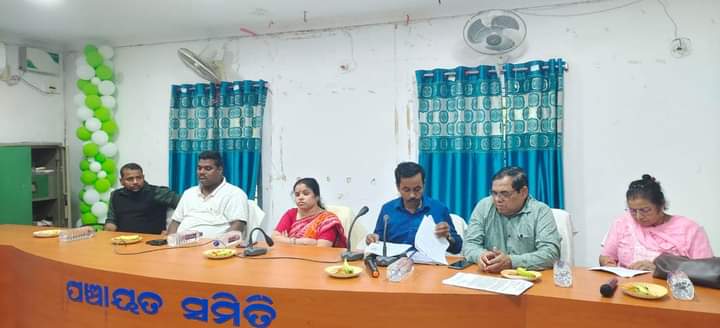You are currently viewing ଖଲ୍ଲିକୋଟ ବ୍ଲକ ରେ ବୁଲିବ ଅର୍ପଣ ରଥ, ଆରମ୍ଭ ହେଲା ବି ଏସ କେ ୱାଇ ନବୀନ, ବିଧାୟିକା ଙ୍କ ପ୍ରସ୍ତୁତି ବୈଠକ