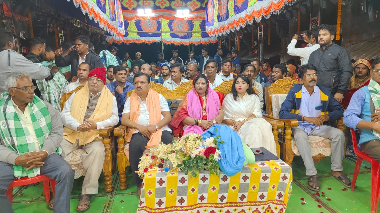 You are currently viewing ଛଚିନାରେ ହରଙ୍କ ବିଶାଳ ରୋଡ୍ ସୋସାମାଜିକ ନାଟକ ଉଦଘାଟନ ପାଇଁ ଜନସମୁଦ୍ର ପାଲଟିଲା ଏସ୍ ଛଚିନା ଗ୍ରାମ।