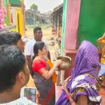 Read more about the article ଖଲ୍ଲିକୋଟ ବ୍ଲକ ରେ ବୁଲିଲା ଅର୍ପଣ ରଥ,ବିଧାୟିକା ଘର ଘର ବୁଲି ମାଗିଲେ ଅକ୍ଷତ ଚାଉଳ ଓ ଗୁଆ |