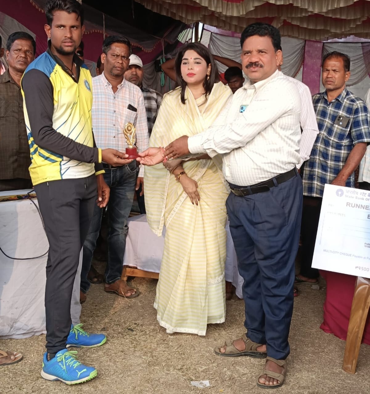 You are currently viewing କ୍ରିକେଟ ଟୁର୍ଣ୍ଣାମେଣ୍ଟର ଉଦଯାପନୀ ଉତ୍ସବ,ଯୋଗଦେଲେ କବିସୂର୍ଯ୍ୟ ଯୁବ ସଂଗଠନର ଅଧ୍ଯକ୍ଷା
