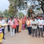 Read more about the article ନୂଆଁଗଡ଼ ରେ ଅକ୍ଷତ ଏବଂ ନିମନ୍ତ୍ରଣ ପତ୍ର ବଣ୍ଟନ