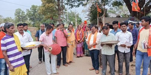 ନୂଆଁଗଡ଼ ରେ ଅକ୍ଷତ ଏବଂ ନିମନ୍ତ୍ରଣ ପତ୍ର ବଣ୍ଟନ