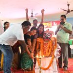 Read more about the article ଖଲ୍ଲିକୋଟ ରେ ଶ୍ରୀମନ୍ଦିର ପରିକ୍ରମା ମାର୍ଗ ଲୋକାର୍ପଣ ସିଧା ପ୍ରସାରଣ ଯୋଗ ଦେଲେ ପ୍ରବଳ ମହିଳା, ହୁଳହୁଳି ଓ ହରିବୋଲ ରେ କମ୍ପିଲା ପରିବେଶ |