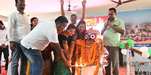 ଖଲ୍ଲିକୋଟ ରେ ଶ୍ରୀମନ୍ଦିର ପରିକ୍ରମା ମାର୍ଗ ଲୋକାର୍ପଣ ସିଧା ପ୍ରସାରଣ ଯୋଗ ଦେଲେ ପ୍ରବଳ ମହିଳା, ହୁଳହୁଳି ଓ ହରିବୋଲ ରେ କମ୍ପିଲା ପରିବେଶ |