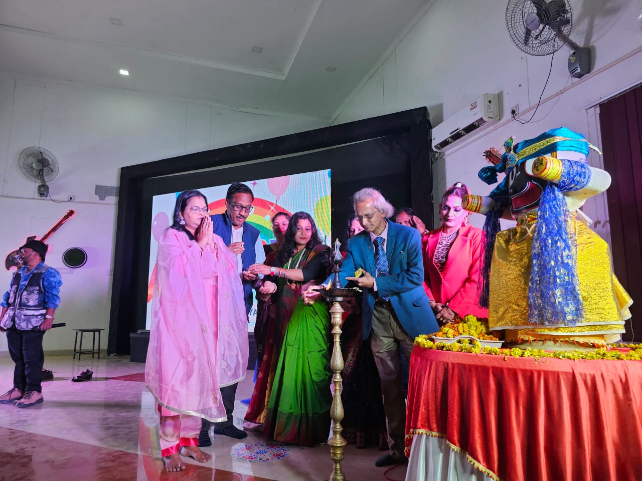 You are currently viewing ରେଇନବୋ ପ୍ଲେ ସ୍କୁଲ ଓ ଆୟାନି ଡାନ୍ସ ଏକାଡେମୀ ତରଫରୁ”ଡିସେମ୍ବର ଧମାକା ” ସାଂସ୍କୃତିକ କାର୍ଯ୍ୟକ୍ରମ