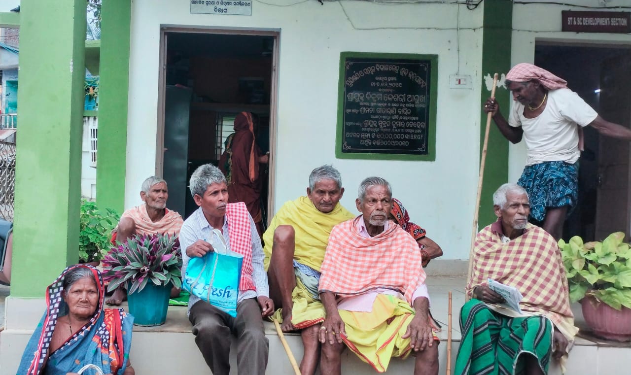 You are currently viewing ଦୁଇ ମାସର ବାର୍ଦ୍ଧକ୍ୟ ଭର୍ତ୍ତା ପାଇବାରୁ ବଞ୍ଚିତ ବୃଦ୍ଧା ବିଡ଼ିଓଙ୍କ ନିକଟରେ ଫେରାଦ