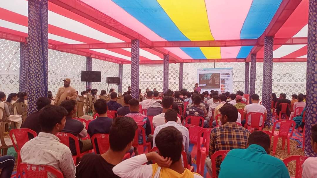 You are currently viewing କୋଦଳା ଠାରେ ମୋଦୀଙ୍କ ବାର୍ତ୍ତା ଶୁଣିଲେ ଯୁବ ଭୋଟର