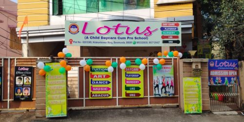 ଭୁବନେଶ୍ୱର ବରମୁଣ୍ଡା ନିକଟସ୍ଥ ଲୋଟସ୍ ସ୍କୁଲ ରେ ପାଳନ ହେଲା ୭୫ ତମ ସାଧରଣତନ୍ତ୍ର ଦିବସ