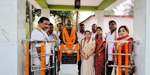 ତୁଳସୀପୁର ପଂଚାୟତ ରେ 75 ତମ ସାଧାରଣତନ୍ତ୍ର ଦିବସ ପାଳିତ, ନେତାଜୀ ଙ୍କ ପ୍ରତିମୂର୍ତ୍ତି ଅନାବରଣ କଲେ ବିଧାୟିକା |