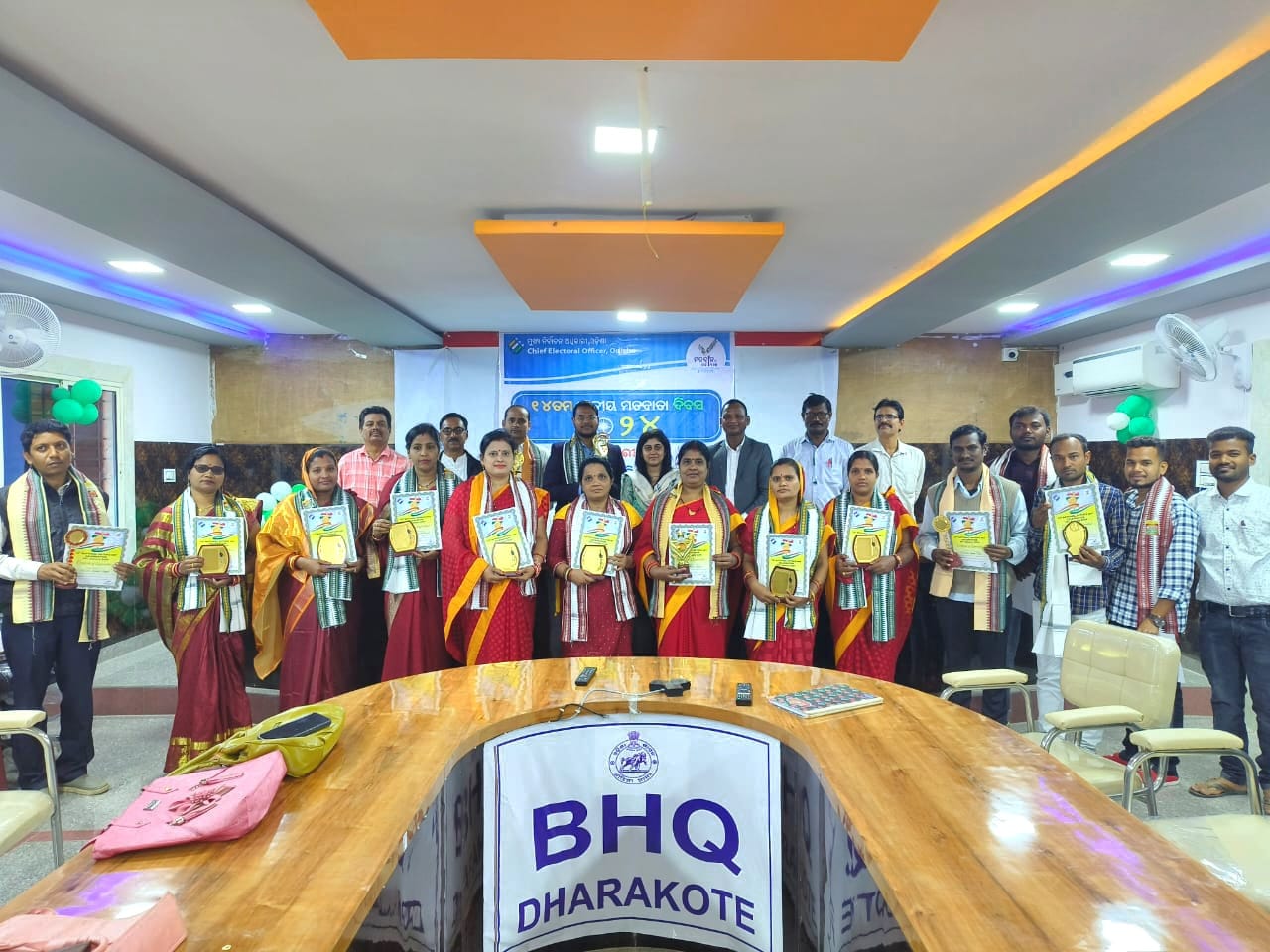 You are currently viewing ଗଞ୍ଜାମ ଜିଲ୍ଲାପାଳଙ୍କ ଦ୍ୱାରା ଶ୍ରେଷ୍ଠ ବି ଏଲ ଓ ପୁରସ୍କୃତ