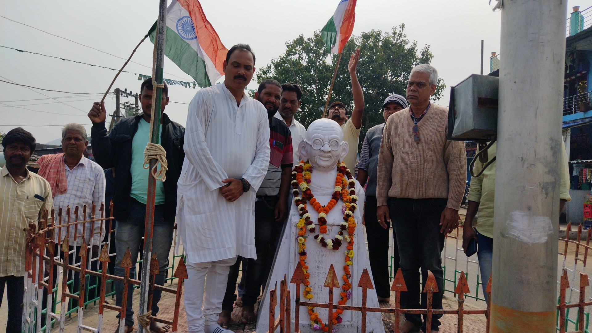 You are currently viewing ସାନଖେମୁଣ୍ଡି ର ପ୍ରଦୀପ ପାତ୍ରୀ ଙ୍କ ନେତୃତ୍ବରେ ୭୫ ତମ ସାଧାରଣତନ୍ତ୍ର ଦିବସ ପାଳିତ ହୋଇଯାଇଛି।