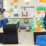 Read more about the article ପ୍ରଥମ ବିଶ୍ବ ଓଡ଼ିଆ ଭାଷା ସମ୍ମିଳନୀ ଉଦଘାଟନୀ ଅବସରରେ ବ୍ରହ୍ମପୁର ଉପଜିଲ୍ଲାପାଳଙ୍କ କାର୍ଯ୍ୟାଳୟରେ ଗାନ କରାଗଲା ରାଜ୍ୟ ସଙ୍ଗୀତ “ବନ୍ଦେ ଉତ୍କଳ ଜନନୀ “