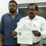 Read more about the article ଜାତିଗତ ପ୍ରମାଣ ନେଇ ଖଲ୍ଲିକୋଟ ଏନ ଏ ସି ଅଧକ୍ଷ ସାମ୍ବାଦିକ ସମ୍ମିଳନୀ ରେ ତଥ୍ୟ ରଖି, ଉଚ୍ଚ ନ୍ୟାୟ|ଳୟ ମାମଲା କୁ ଖଣ୍ଡନ | ଅଭିଯୋଗ କାରୀଙ୍କ ବିରୋଧ ରେ କରିବେ ମାନହାନି ମାମଲା