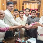 Read more about the article ନୁଆଁ ଥାନା ଅଧିକାରୀଙ୍କ ଦାୟିତ୍ବ ଗ୍ରହଣ ପରେ ନ୍ଯୁ ପ୍ରେସ୍ କ୍ଳବ୍ ପକ୍ଷରୁ ସମ୍ବର୍ଦ୍ଧନା