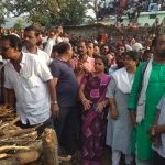 Read more about the article ସୁଜ୍ଞାନୀ ଙ୍କ ମହାଯାତ୍ରା ରେ ମନ୍ତ୍ରୀ, ବିଧାୟକ, ରାଜନେତା ଓ ଅସଂଖ୍ୟ ଶ୍ରଦ୍ଧାଳୁ ଙ୍କ ଗହଣ ରେ ରାଜକୀୟ ପରମ୍ପରା ରେ ଅନ୍ତସ୍ରେତିକ୍ରିୟା ସମାପନ ସୁଜ୍ଞାନ ଦେବୀ “ଅମର ରହେ ” ଧ୍ୱନି ରେ କମ୍ପିଲା ଖଲ୍ଲିକୋଟ