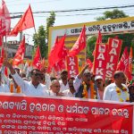 Read more about the article कुकुदाखंडी में किसान और मजदूर मुद्दे को लेकर कांग्रेस और सीपीआईएम का आंदोलन