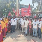 Read more about the article କେନ୍ଦ୍ର ସରକାରଙ୍କ ଶ୍ରମିକ ବିରୋଧୀ ରେ କେନ୍ଦ୍ରୟ ଟ୍ରେଡ଼ ୟୁନିୟ ମିଳିତ ମଞ୍ଚର ଆନ୍ଦୋଳନ ଓ ଧର୍ମ ଘଟ