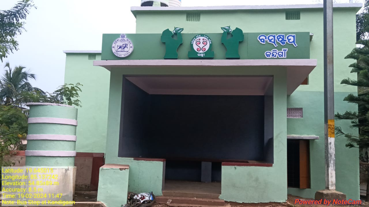 You are currently viewing ଖଲ୍ଲିକୋଟ ରେ ଗଡ଼ିଲା ଲକ୍ଷ୍ମୀ ବସ, ମହିଳା ଓ କଲେଜ ଛାତ୍ରଛାତ୍ରୀ ମାନଙ୍କୁ ମିଳିଲା ସୁବିଧା